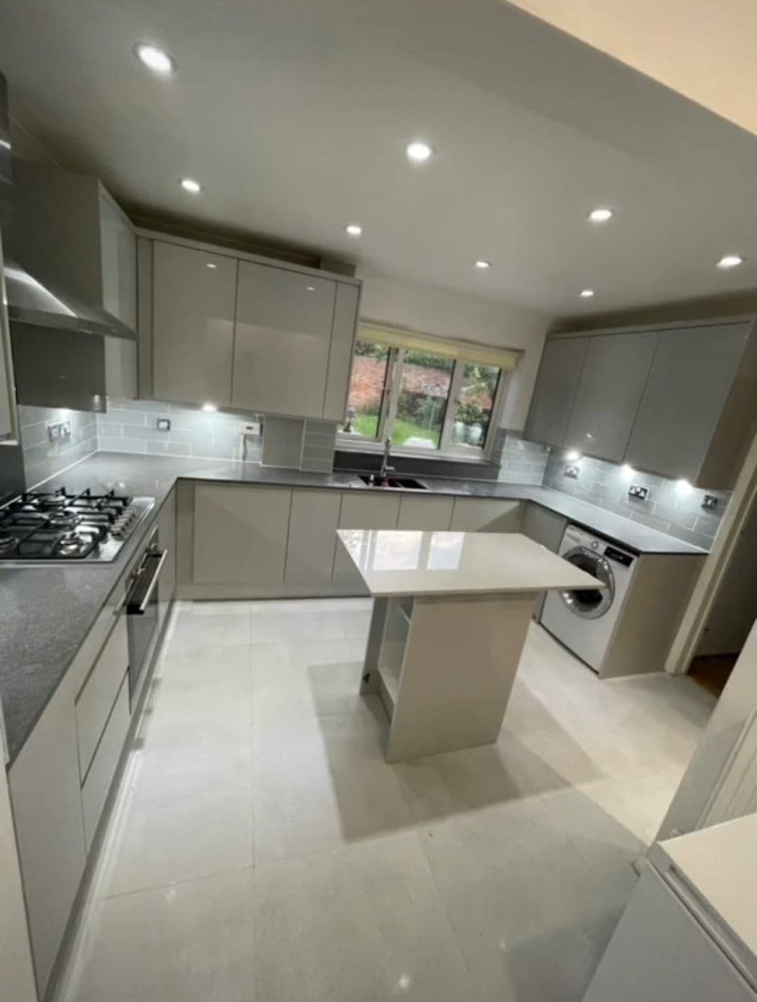 Light Grey Fitted Kitchen
