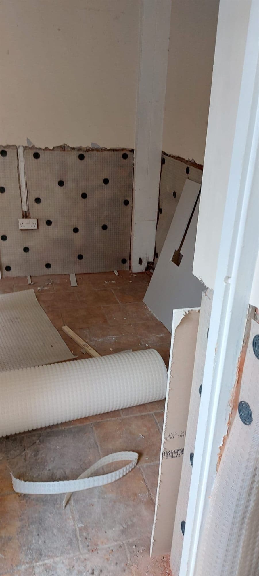 Finished marble-effect tiled floor in a UK home renovation — project example 4